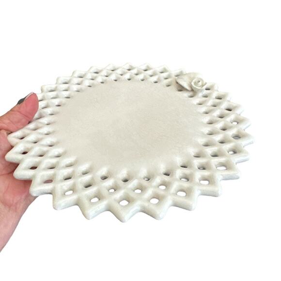 Vintage Rare Paper Windows Cream Perforated Rosebud Decorative Plate - Picture 8 of 10